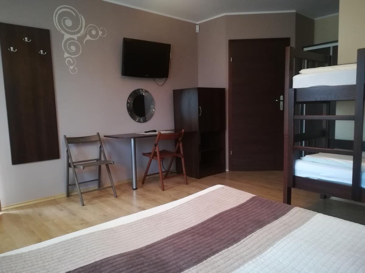 Krzywy Domek W Ostrowie Morza Brzeg Ostrowo  Kültér fotó